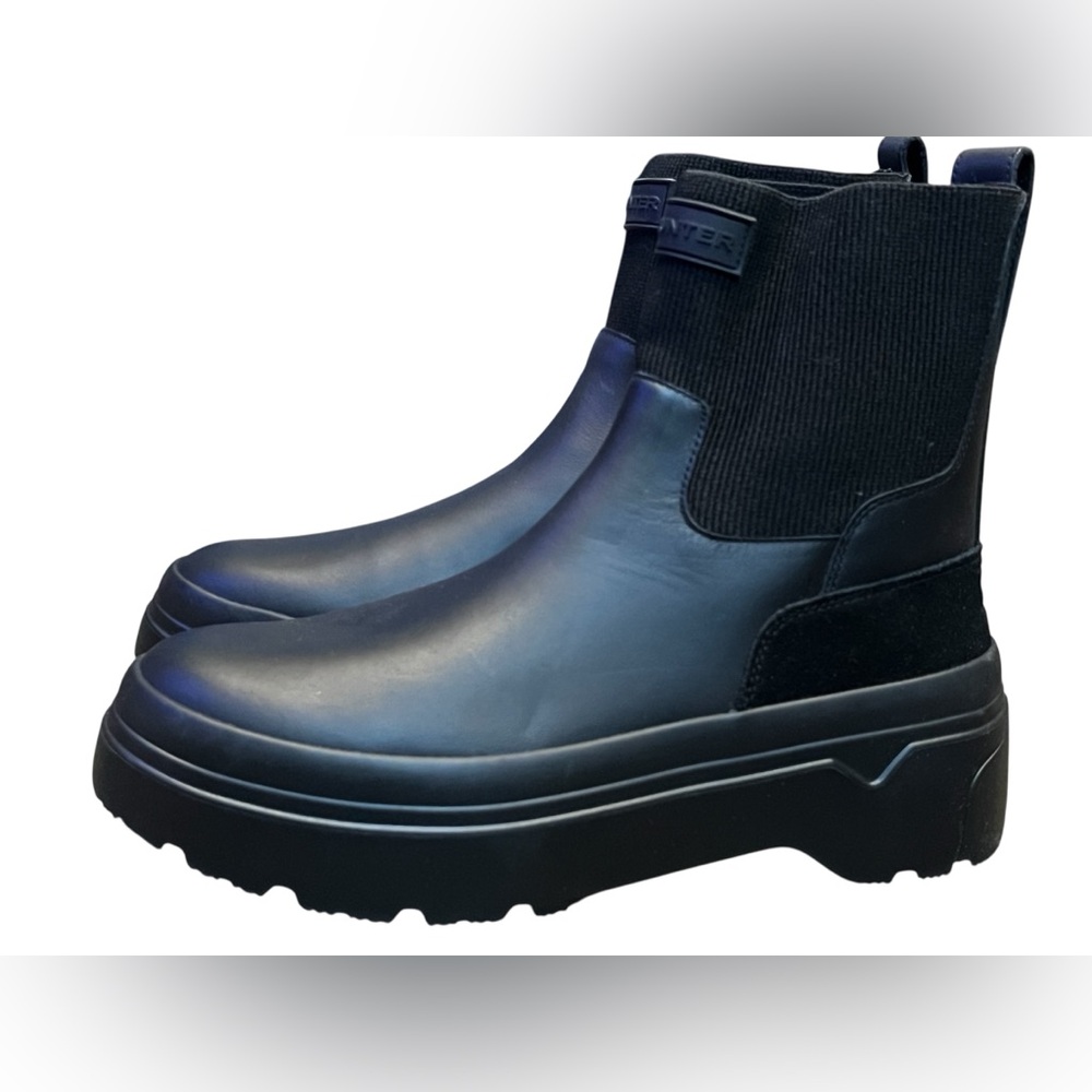 Hunter Women's Sleek Black Boots